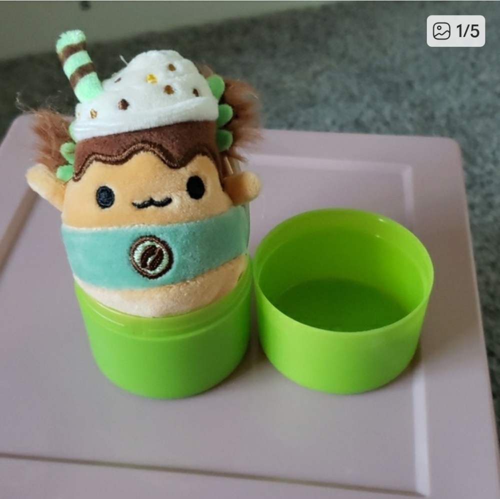 Nakobe The Latte Axolotl (Axolatte) 2.5 Mystery Capaule Squishmallow Plush NEW